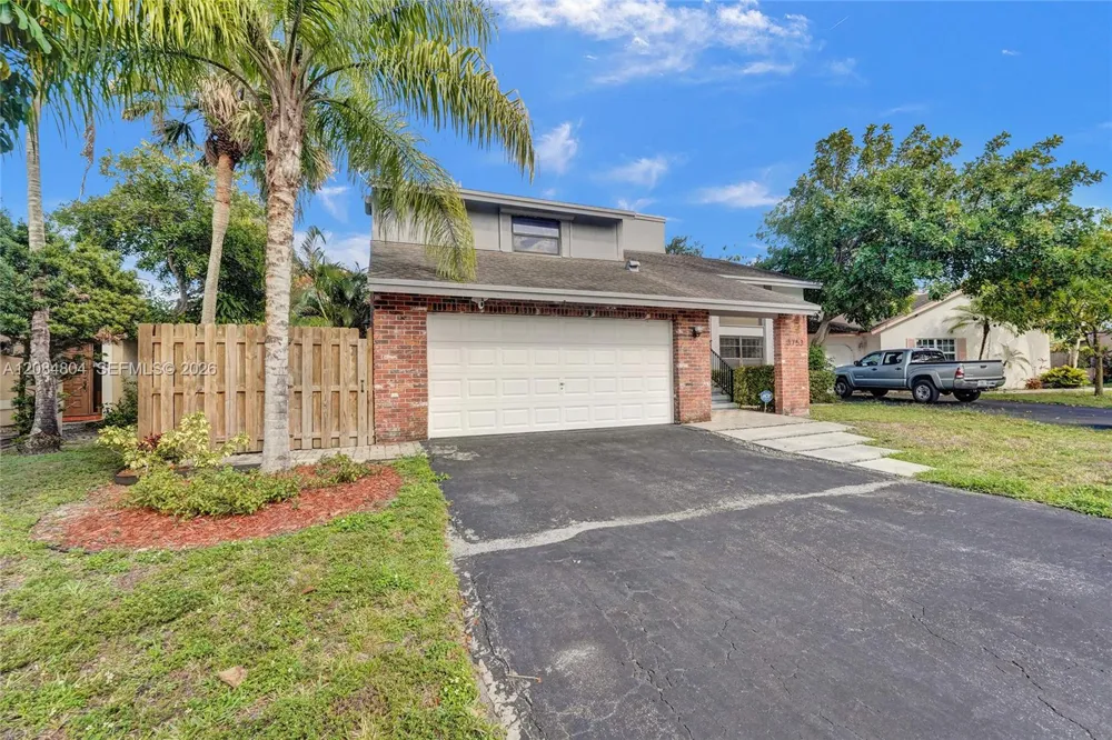 3753 NW 73rd Way Coral Springs, FL 33065