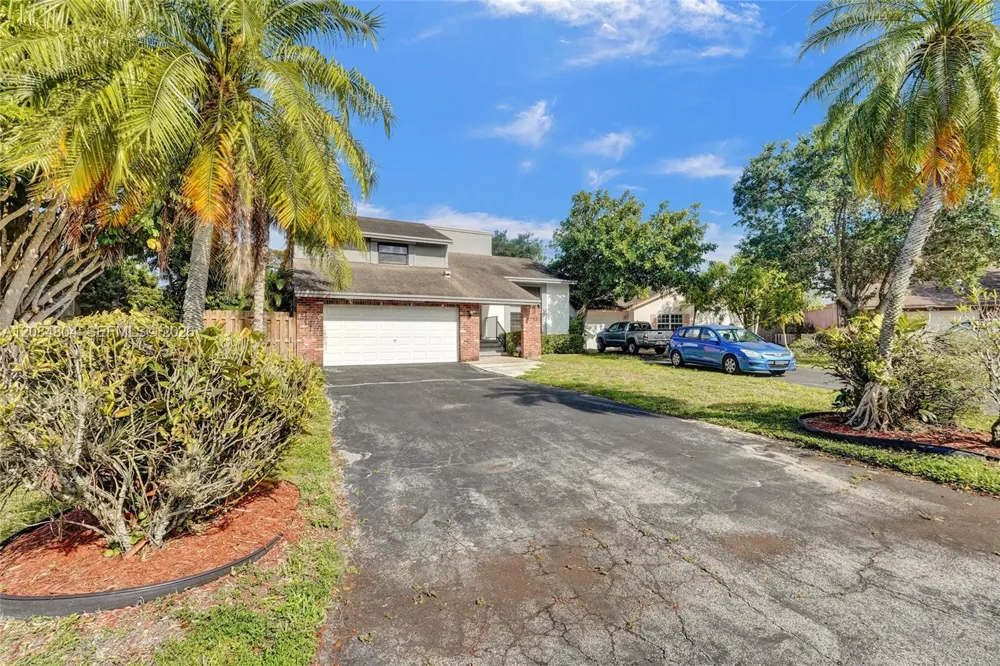 3753 NW 73rd Way Coral Springs, FL 33065