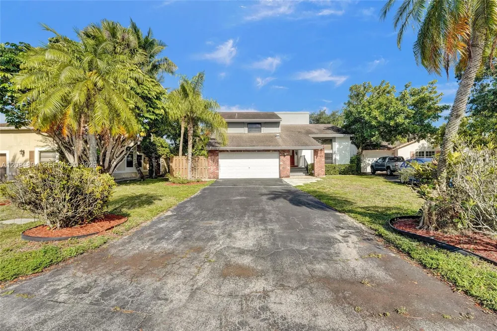 3753 NW 73rd Way Coral Springs, FL 33065