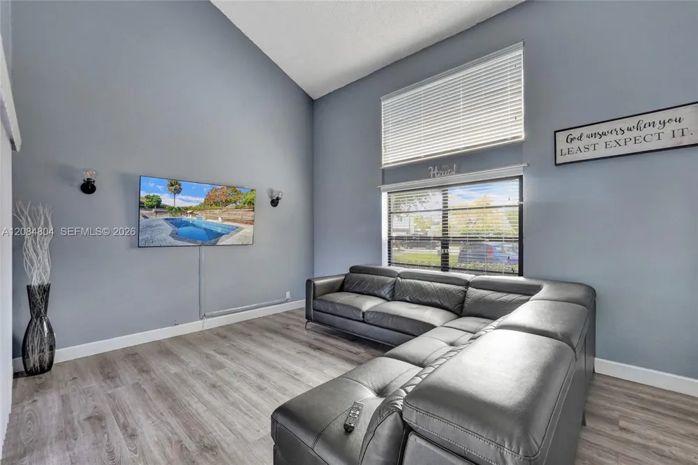 3753 NW 73rd Way Coral Springs, FL 33065