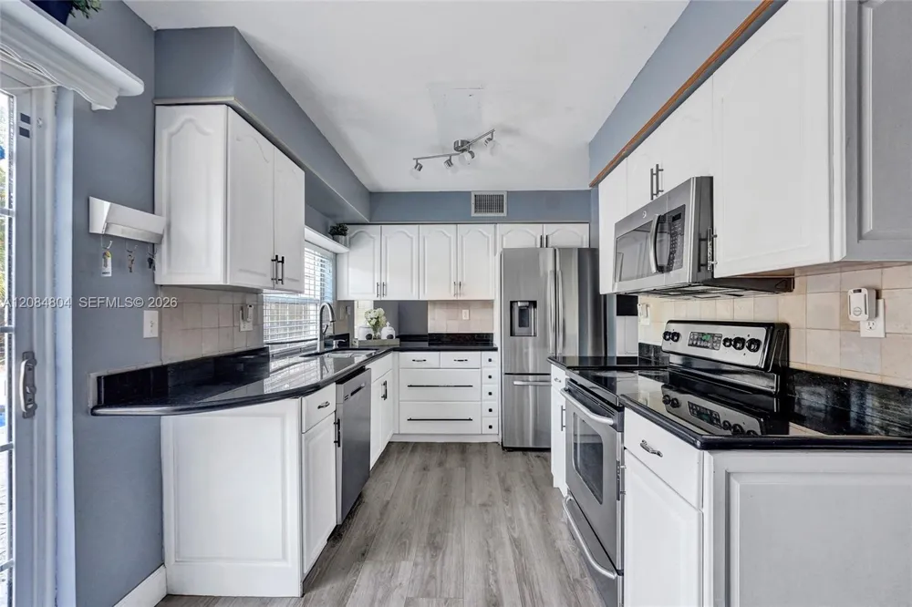 3753 NW 73rd Way Coral Springs, FL 33065