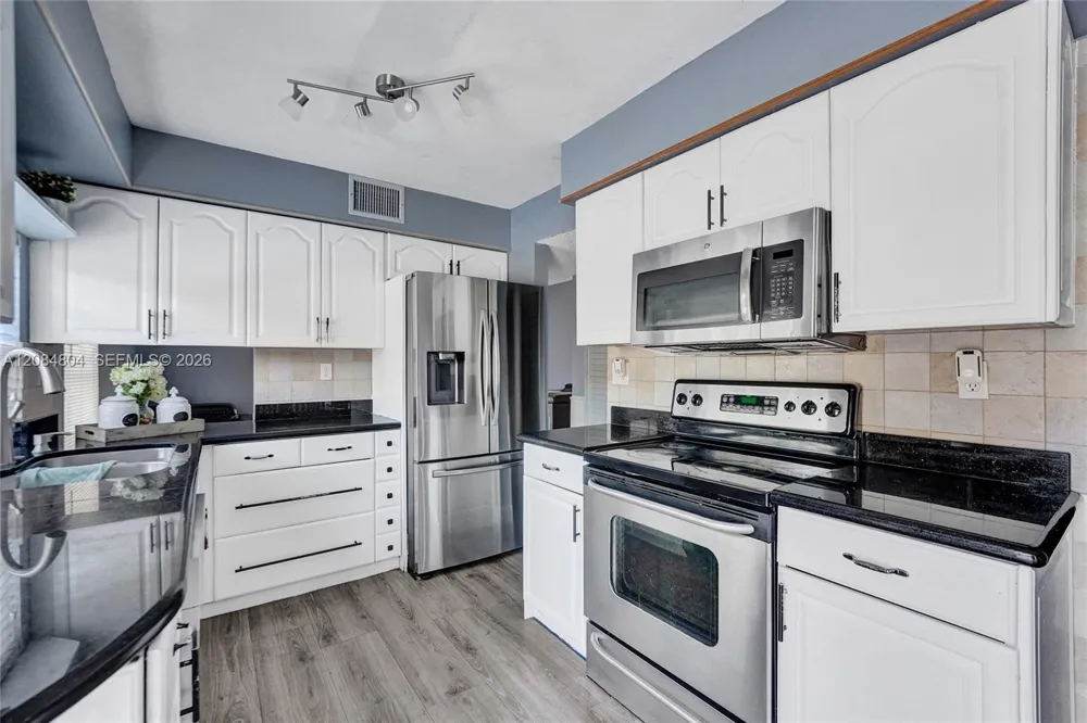 3753 NW 73rd Way Coral Springs, FL 33065