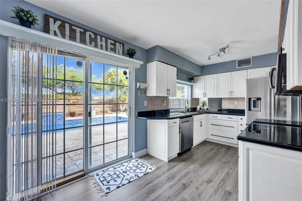 3753 NW 73rd Way Coral Springs, FL 33065