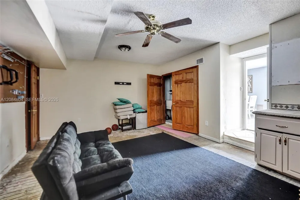 3753 NW 73rd Way Coral Springs, FL 33065