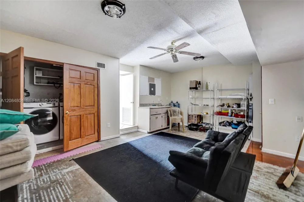3753 NW 73rd Way Coral Springs, FL 33065