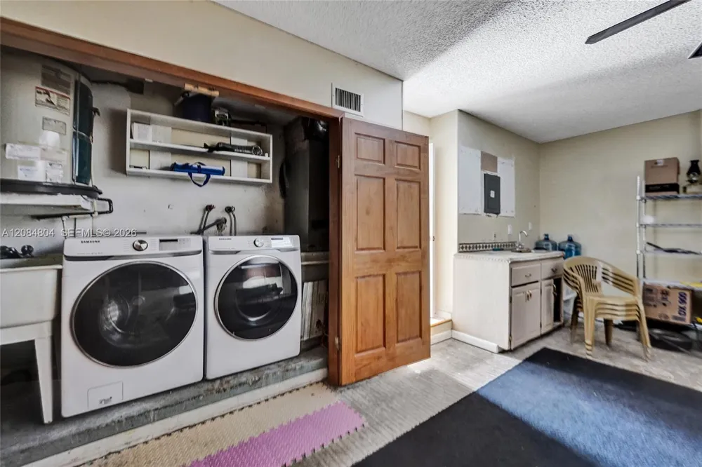 3753 NW 73rd Way Coral Springs, FL 33065