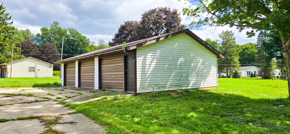3871 W Bacon Road Hillsdale, MI 49242