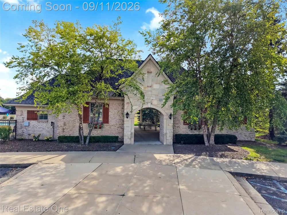 26690 Kentucky Court Lyon Charter Township, MI 48178