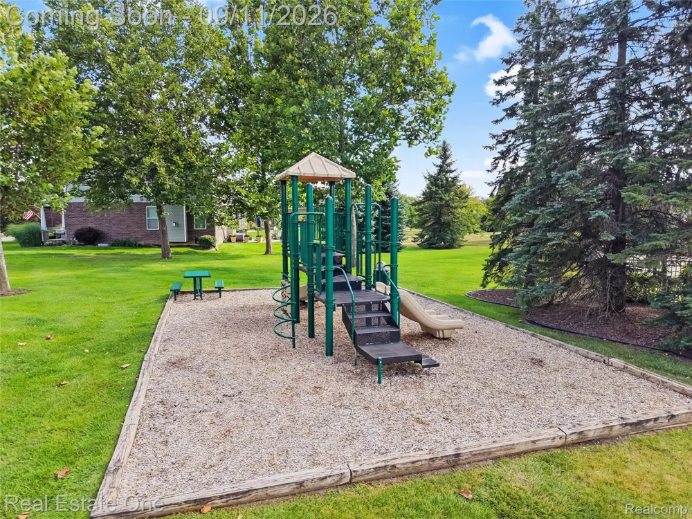 26690 Kentucky Court Lyon Charter Township, MI 48178