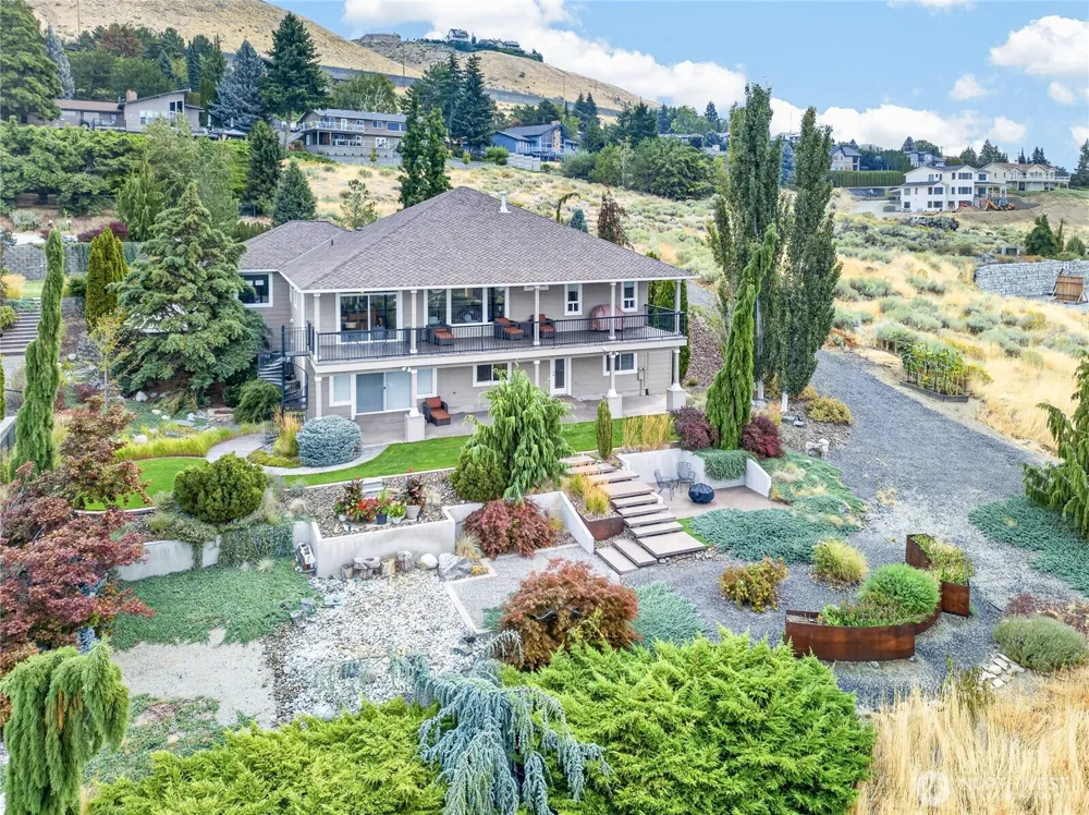 2390 Catalina Drive East Wenatchee, WA 98802