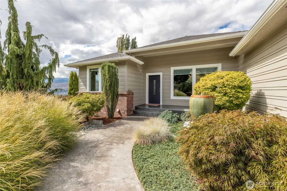 2390 Catalina Drive East Wenatchee, WA 98802