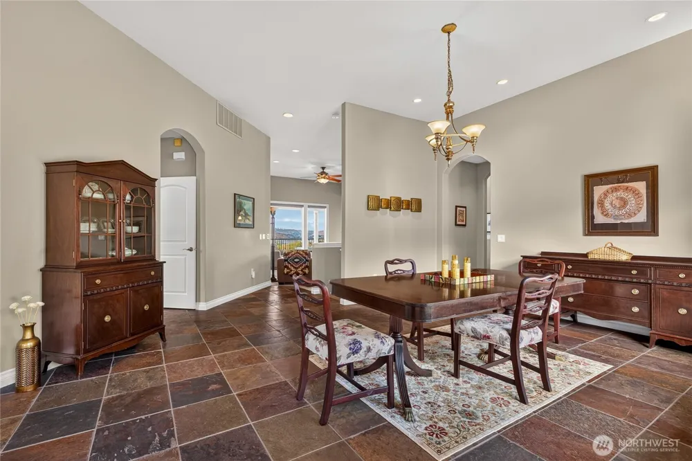 2390 Catalina Drive East Wenatchee, WA 98802