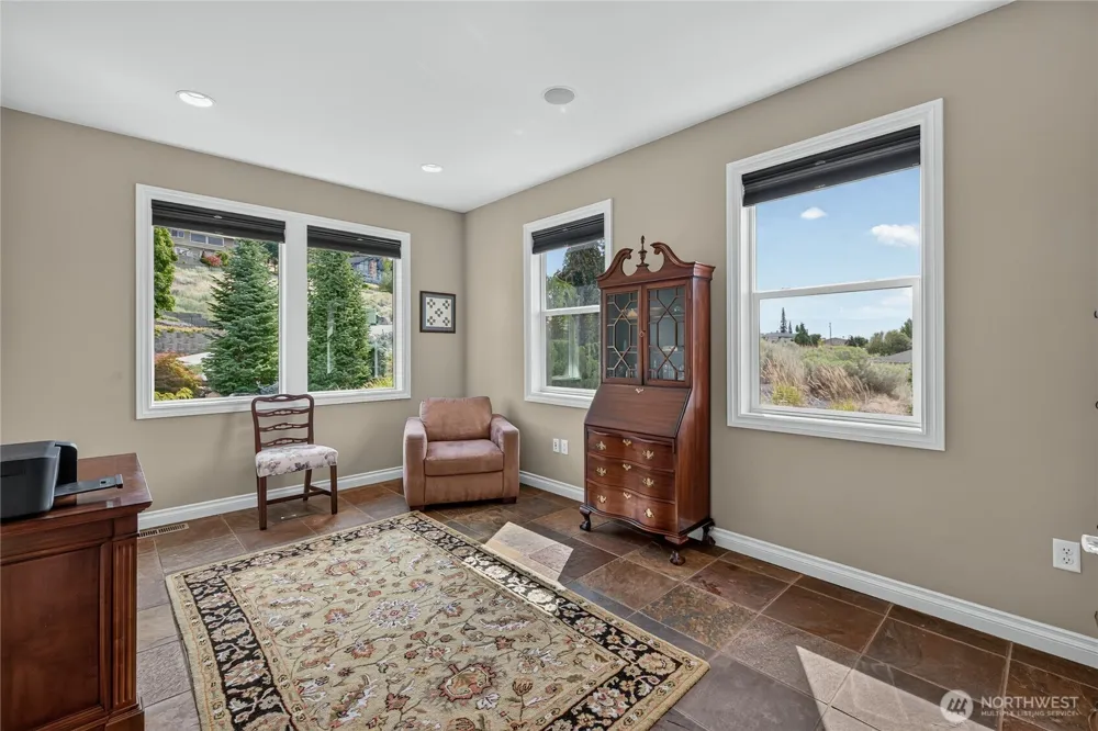 2390 Catalina Drive East Wenatchee, WA 98802