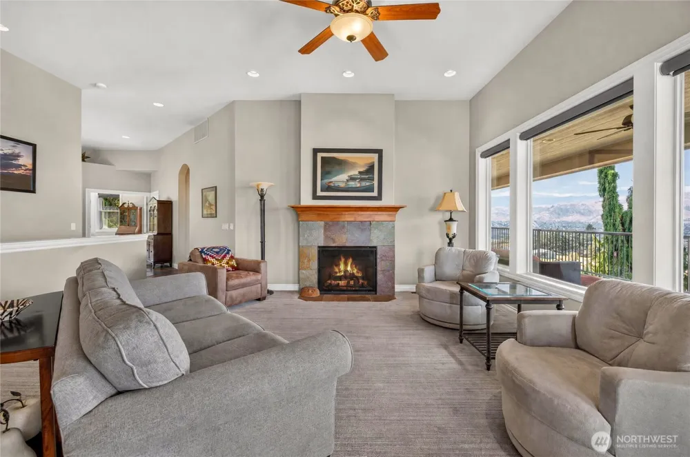 2390 Catalina Drive East Wenatchee, WA 98802