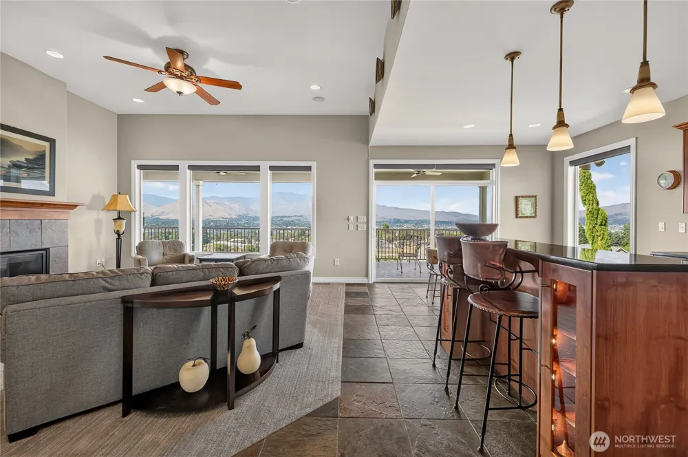 2390 Catalina Drive East Wenatchee, WA 98802