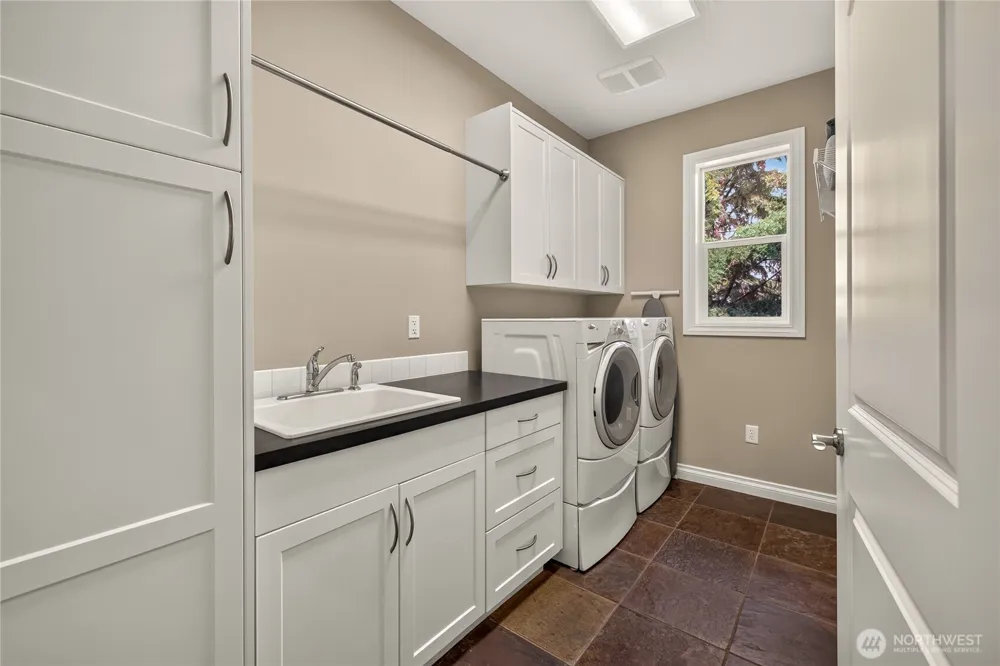 2390 Catalina Drive East Wenatchee, WA 98802