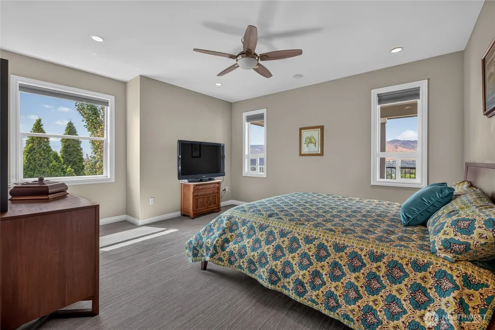 2390 Catalina Drive East Wenatchee, WA 98802