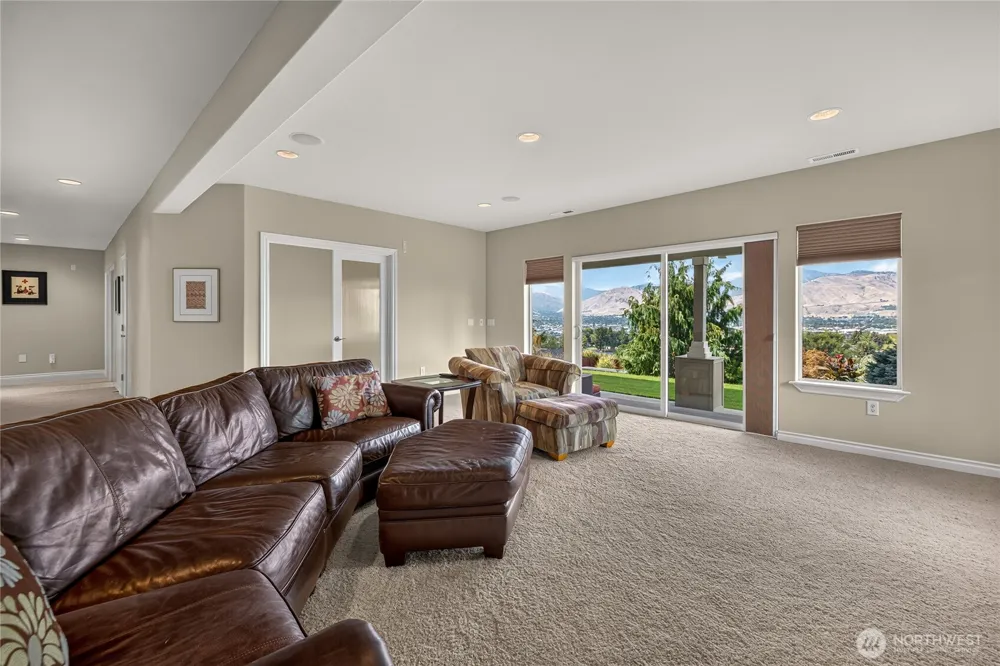 2390 Catalina Drive East Wenatchee, WA 98802