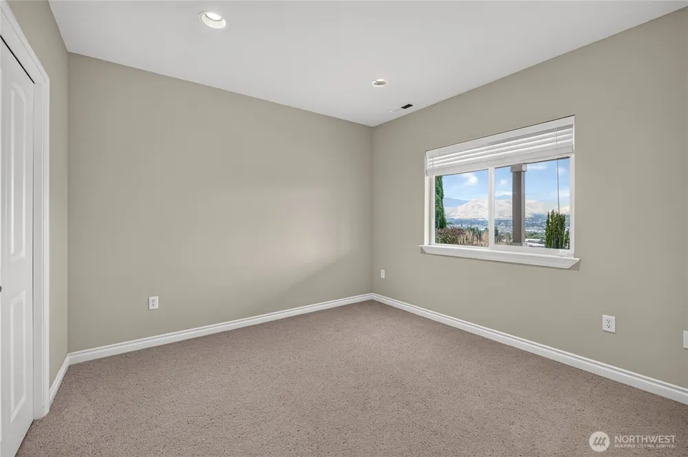 2390 Catalina Drive East Wenatchee, WA 98802