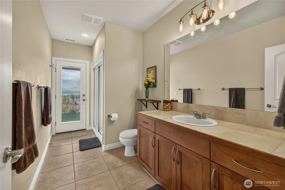 2390 Catalina Drive East Wenatchee, WA 98802
