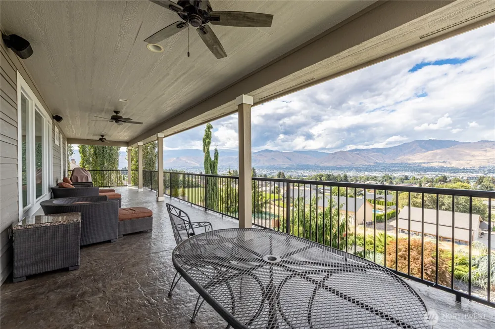 2390 Catalina Drive East Wenatchee, WA 98802