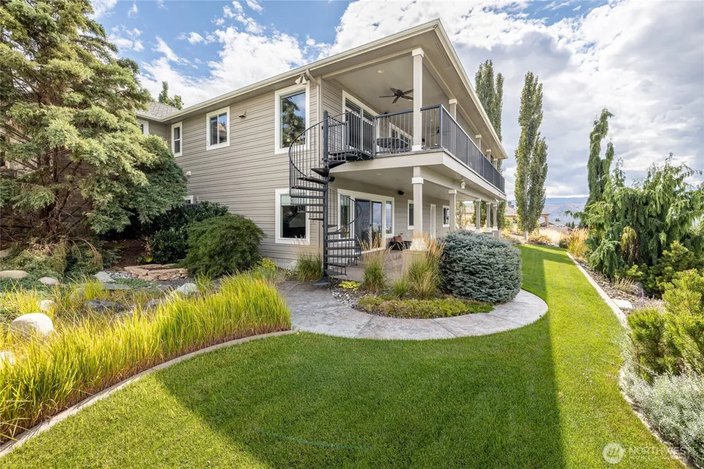 2390 Catalina Drive East Wenatchee, WA 98802