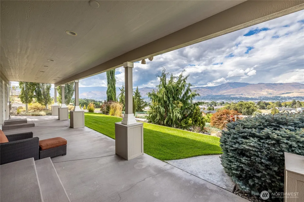 2390 Catalina Drive East Wenatchee, WA 98802