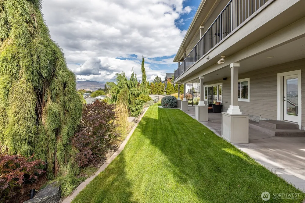 2390 Catalina Drive East Wenatchee, WA 98802