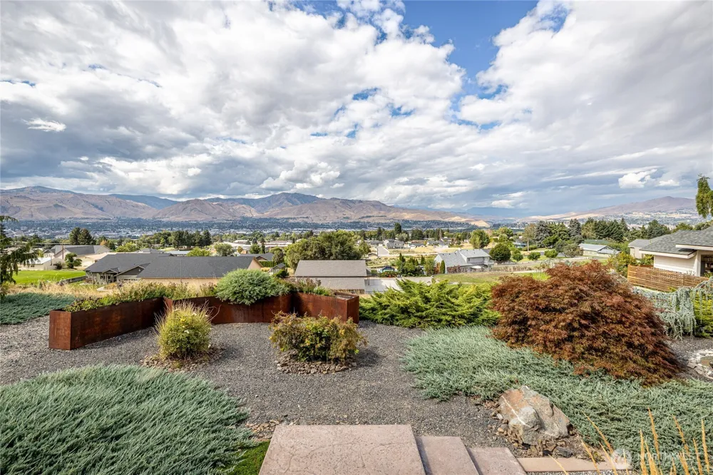 2390 Catalina Drive East Wenatchee, WA 98802