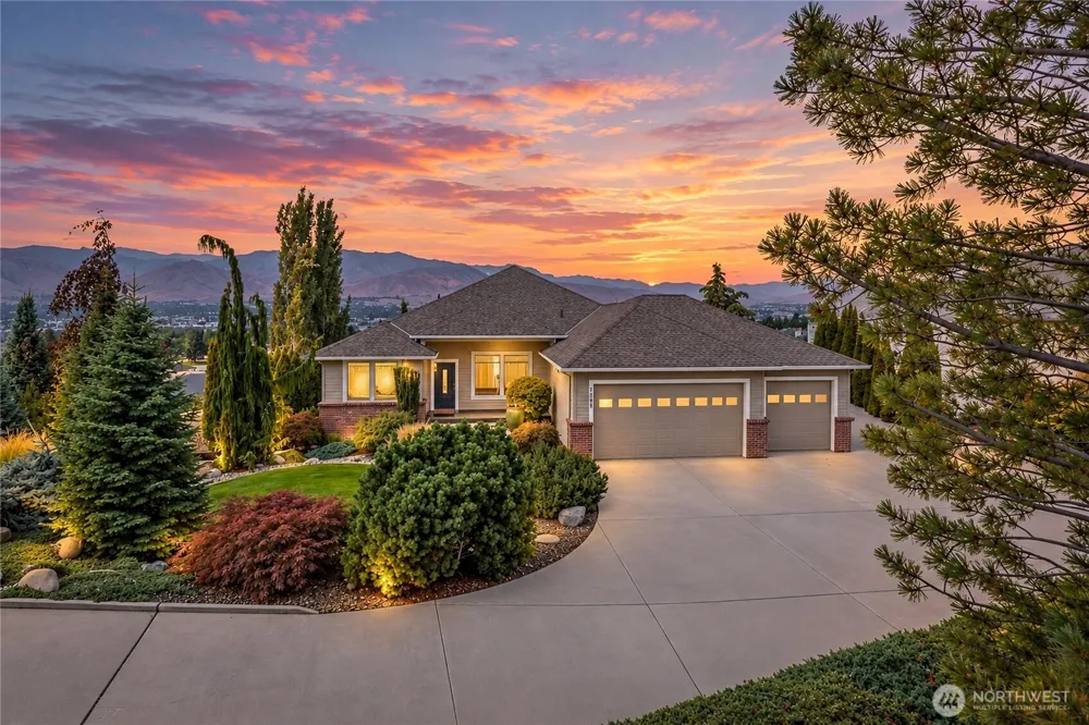 2390 Catalina Drive East Wenatchee, WA 98802