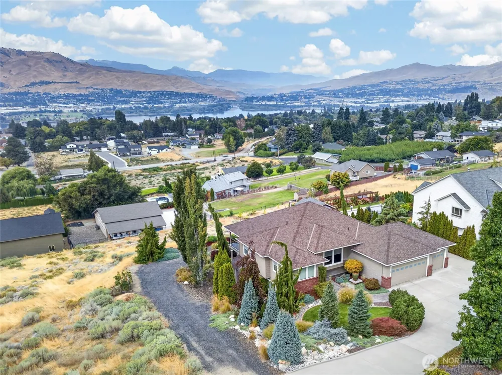 2390 Catalina Drive East Wenatchee, WA 98802