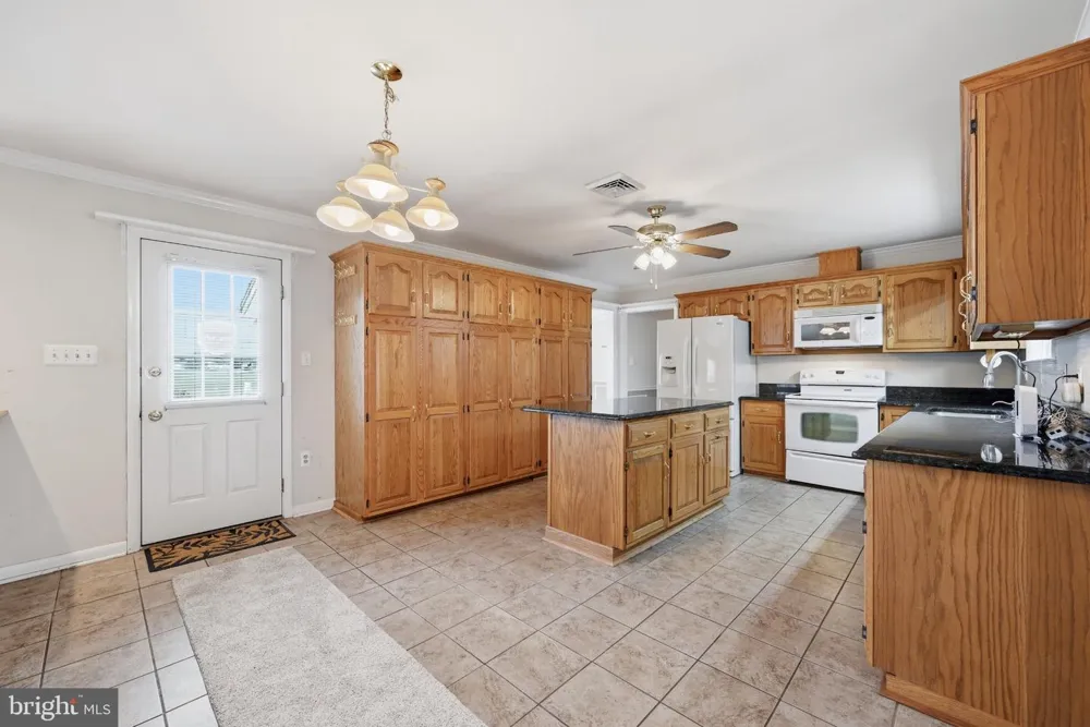 19 DAIRY LANE Barto, PA 19504