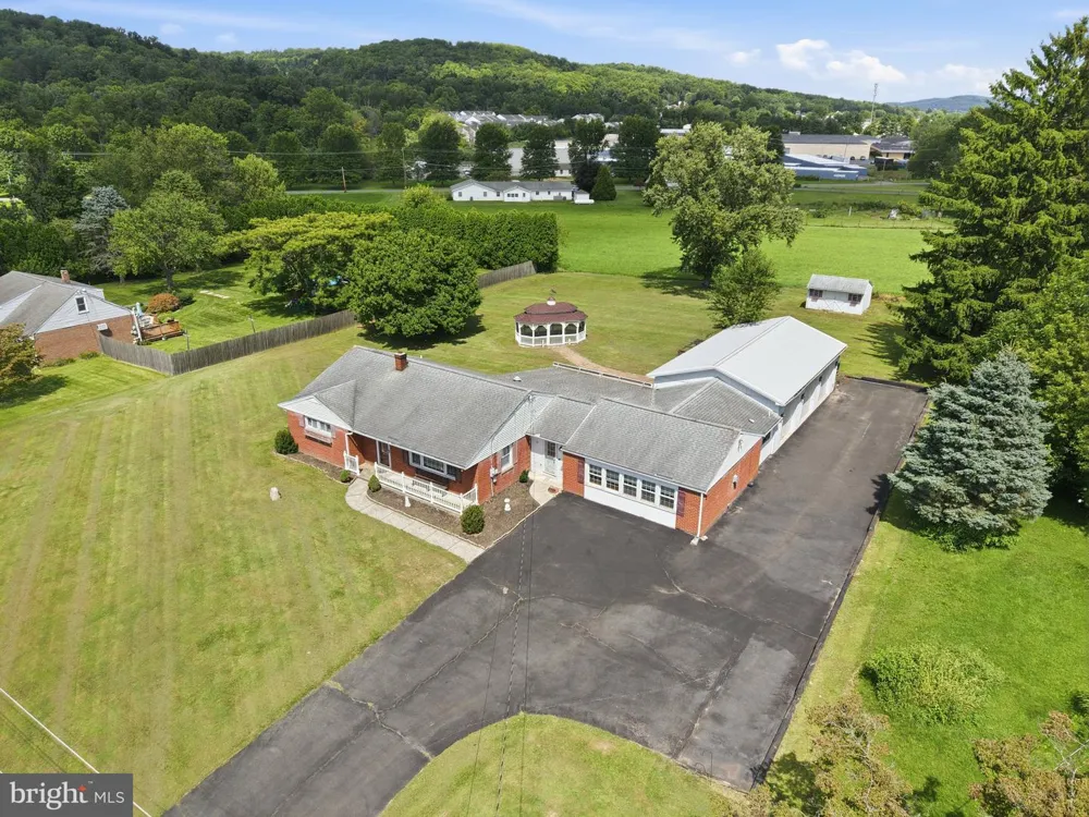 19 DAIRY LANE Barto, PA 19504