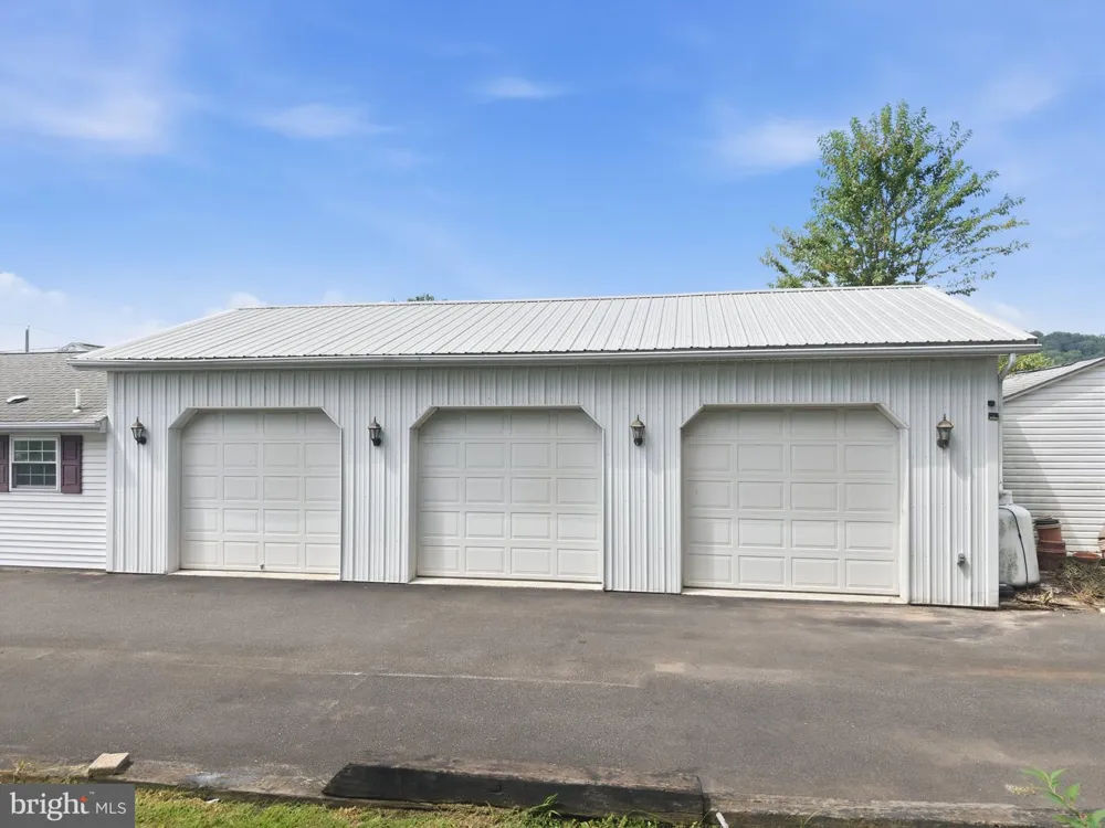 19 DAIRY LANE Barto, PA 19504