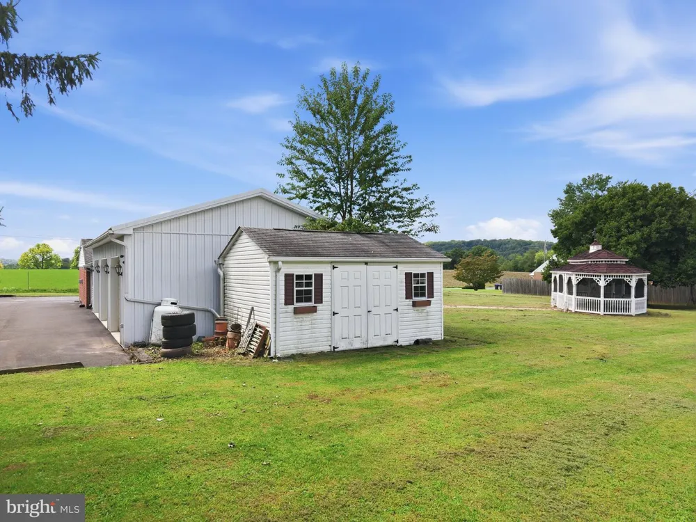 19 DAIRY LANE Barto, PA 19504