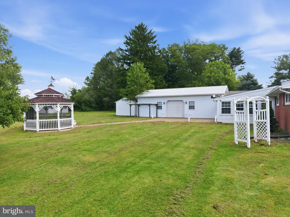 19 DAIRY LANE Barto, PA 19504
