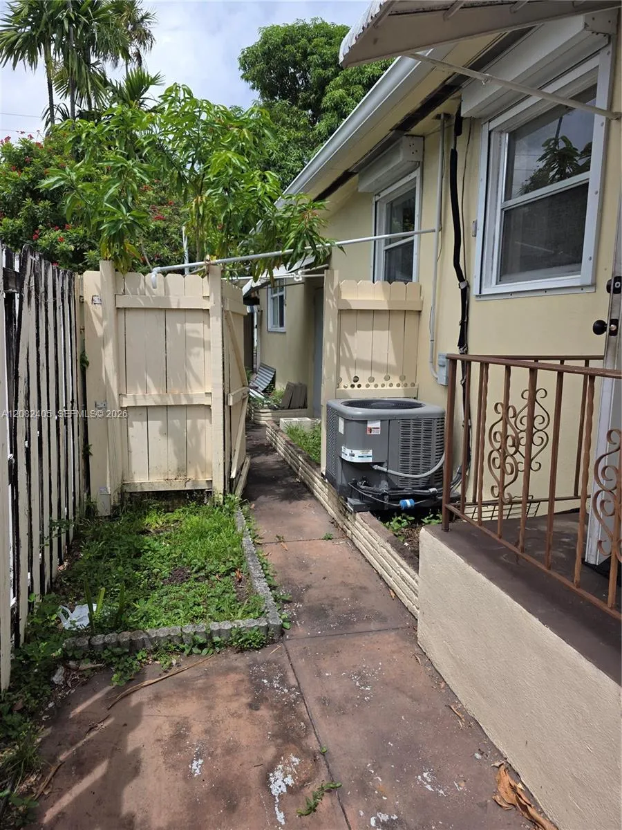 1843 Wiley St #1 Hollywood, FL 33020