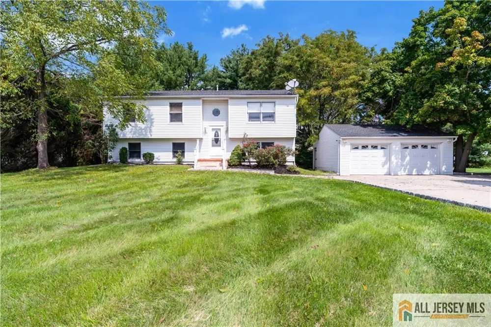 89 Dey Road Plainsboro, NJ 08512