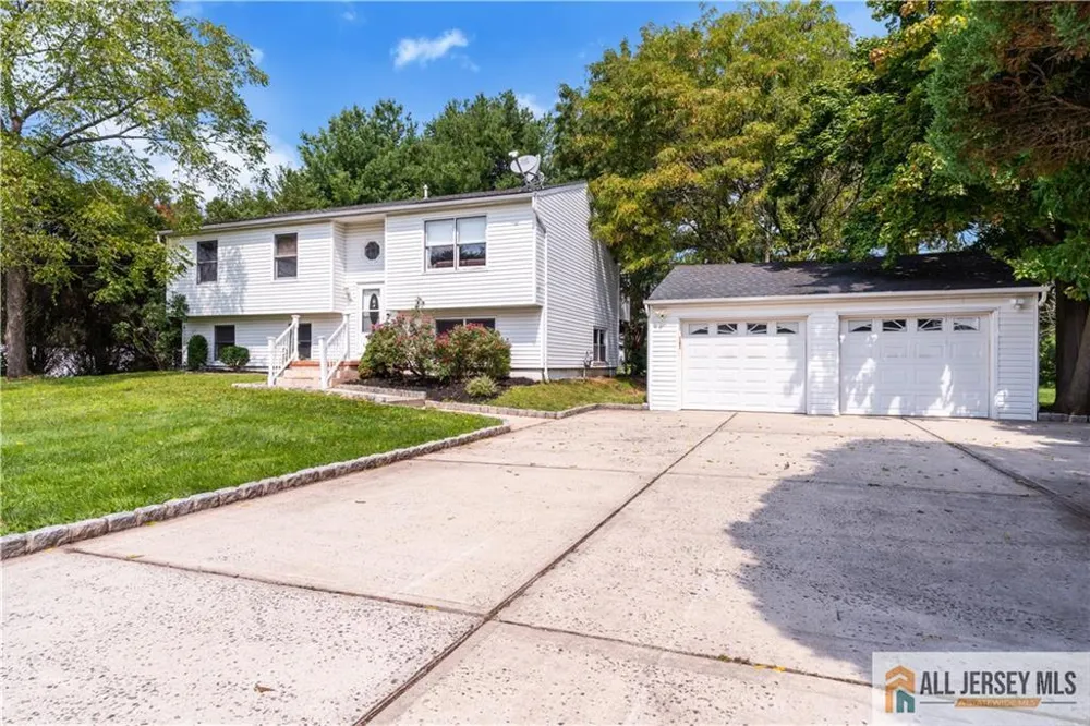 89 Dey Road Plainsboro, NJ 08512