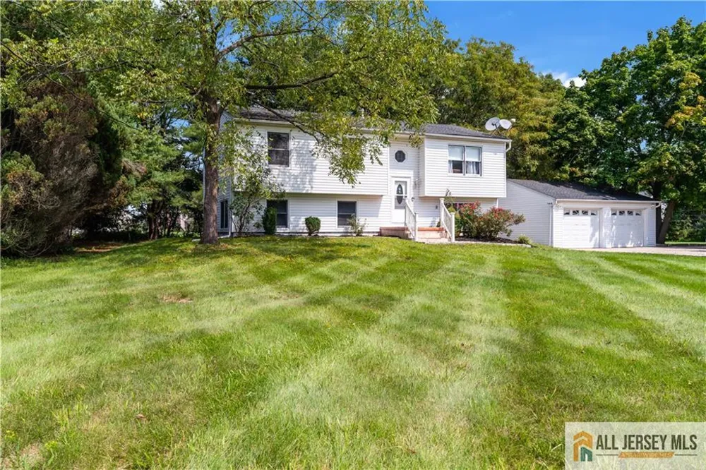 89 Dey Road Plainsboro, NJ 08512