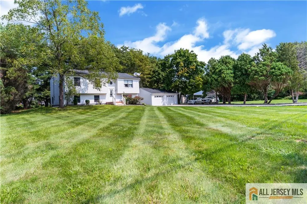 89 Dey Road Plainsboro, NJ 08512