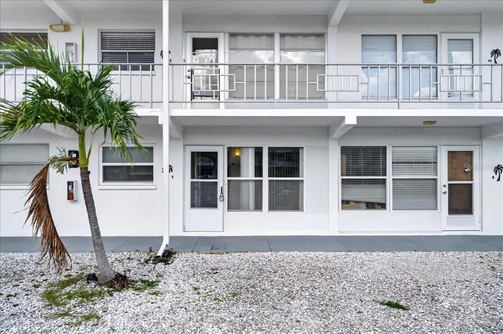 1221 DREW STREET #B7 Clearwater, FL 33755