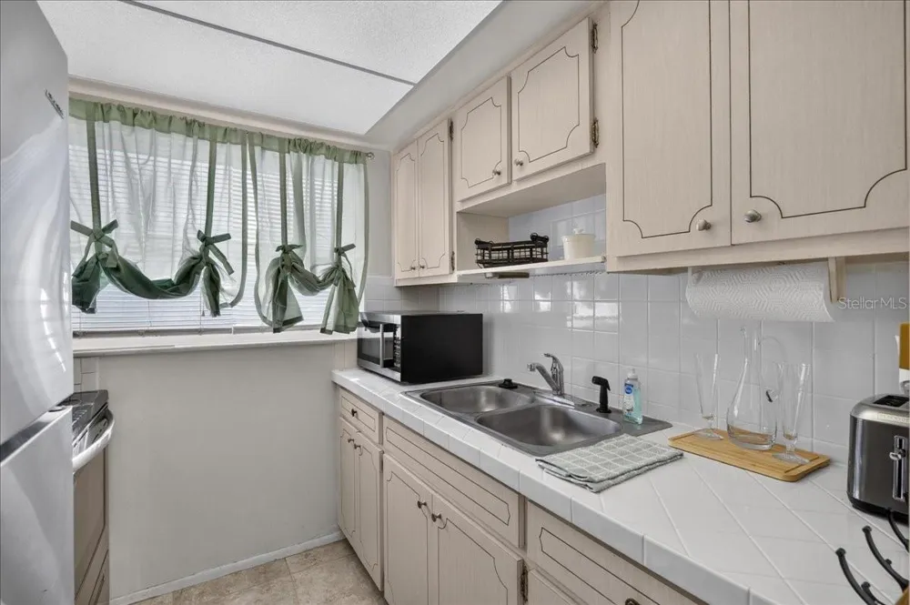 1221 DREW STREET #B7 Clearwater, FL 33755