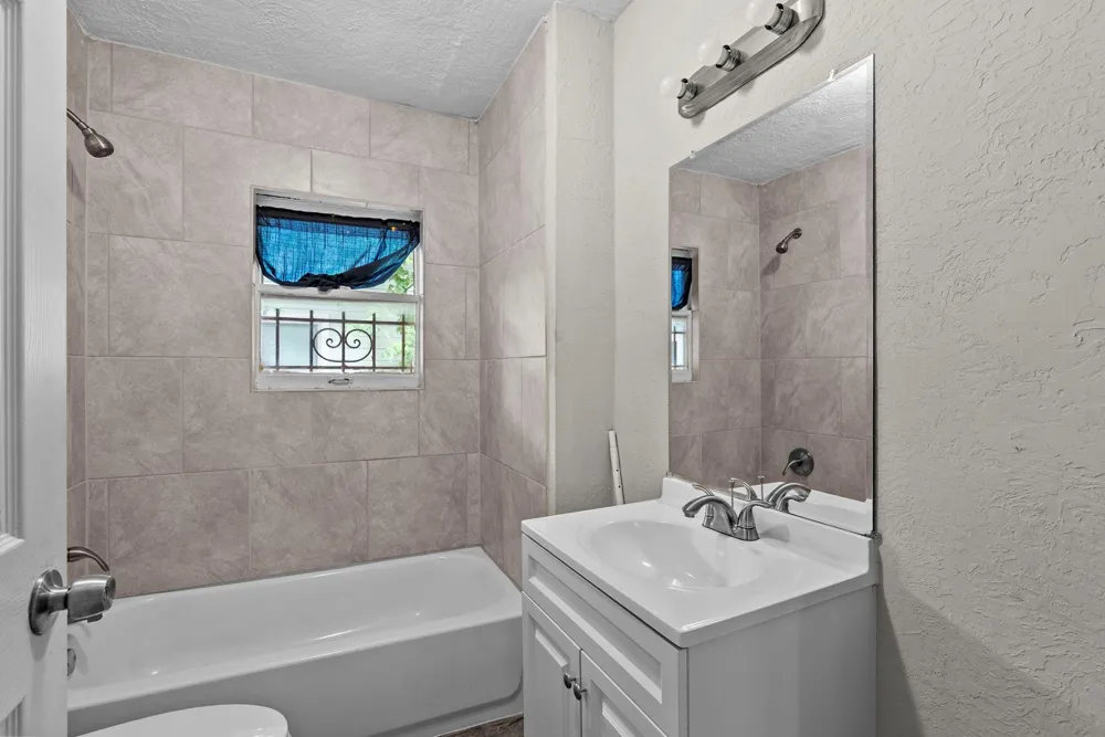 5103 New Orleans Street Houston, TX 77020