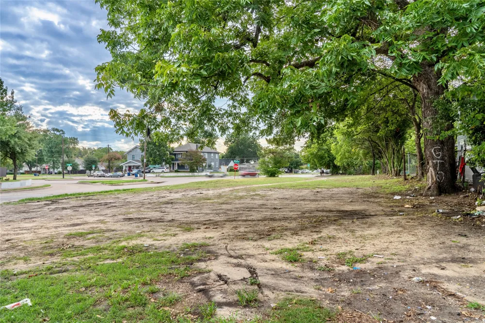 4951 E Side Avenue Dallas, TX 75214