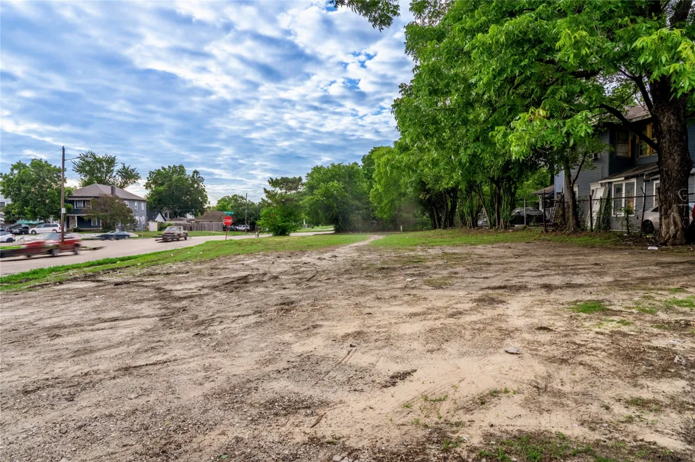 4951 E Side Avenue Dallas, TX 75214