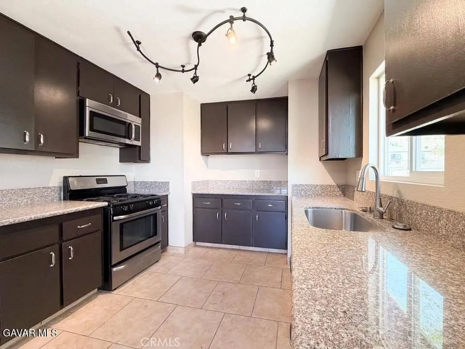 40205 162nd Street E Palmdale, CA 93591