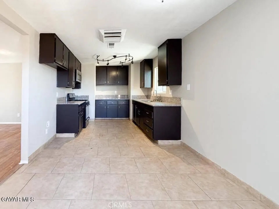 40205 162nd Street E Palmdale, CA 93591