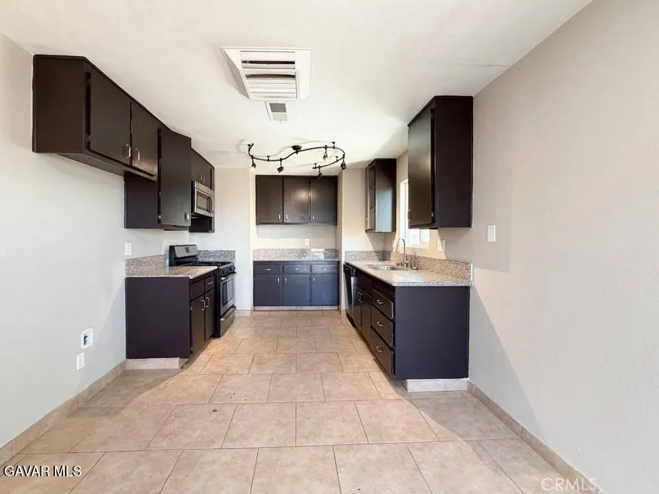 40205 162nd Street E Palmdale, CA 93591