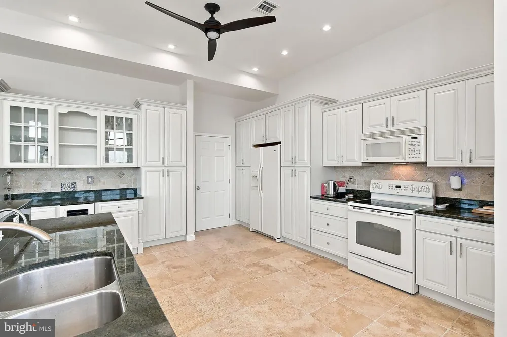 386 5TH Surf City, NJ 08008